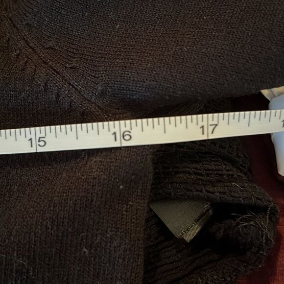 H&m short sleeve crewneck lightweight sweater top. Black w/ ribbed hemline. SZ S - Picture 9 of 10